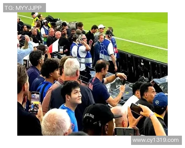 韩国足球明星携手参与综艺节目展现球场外的真实生活与幽默魅力 韩国足球明星携手参与综艺节目展现球场外的真实生活与幽默魅力